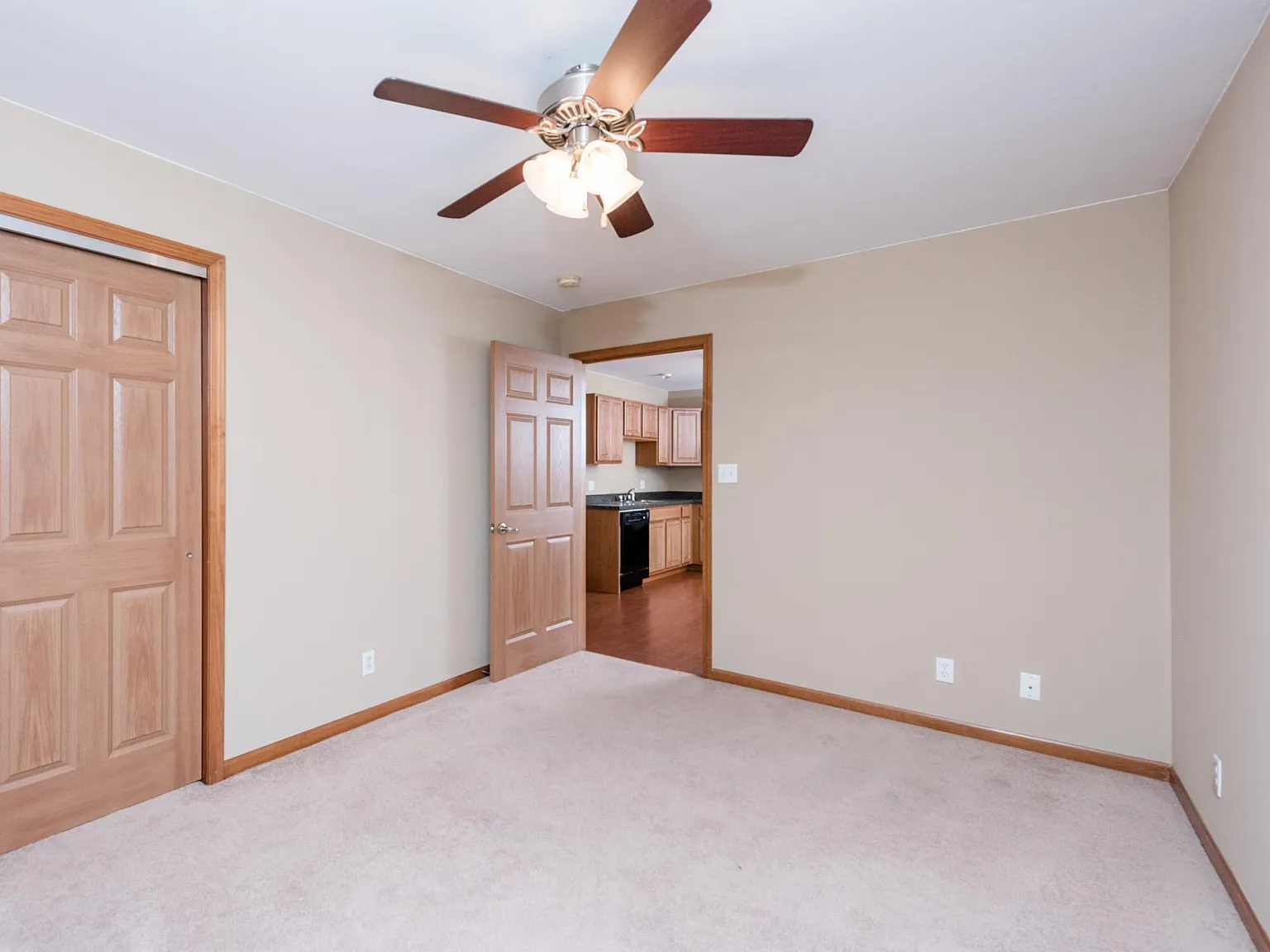 Emerald Pointe — Photo 4