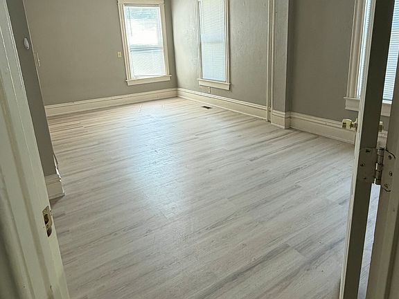 3rd image of 335 N Lawndale Ave #B