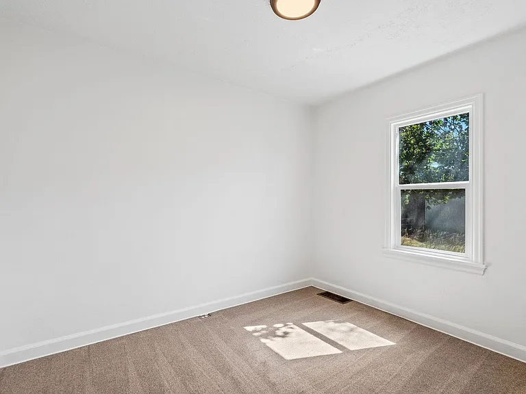 5504 N Post St — Photo 17