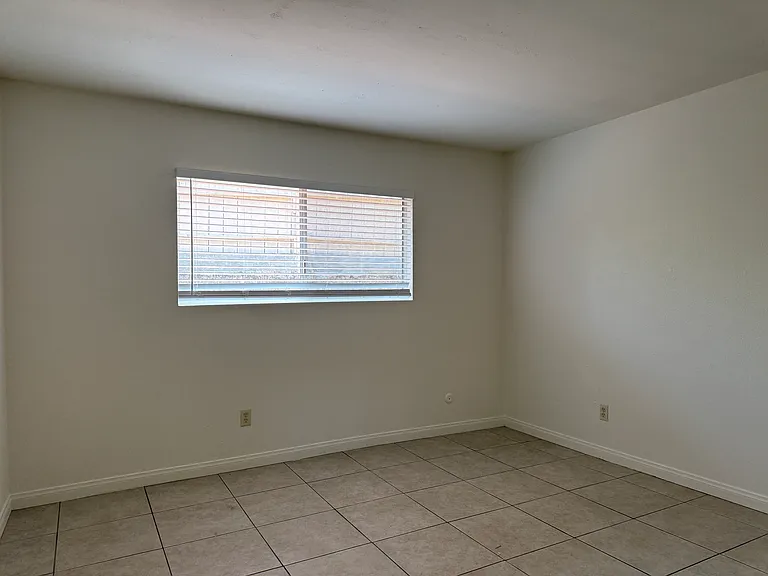4933 Maiden Ln — Photo 14