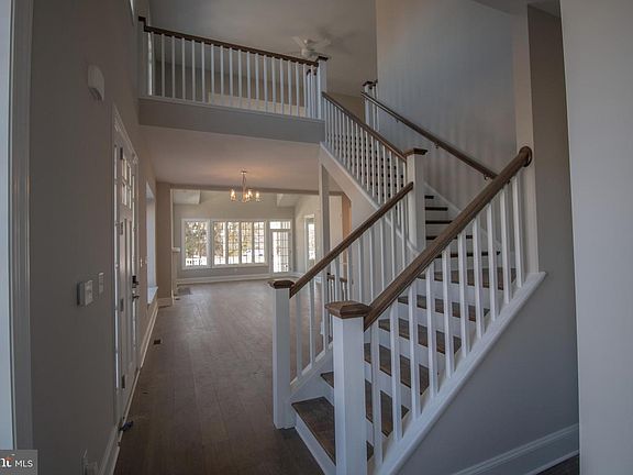 4th image of 1304 Coulee Rd