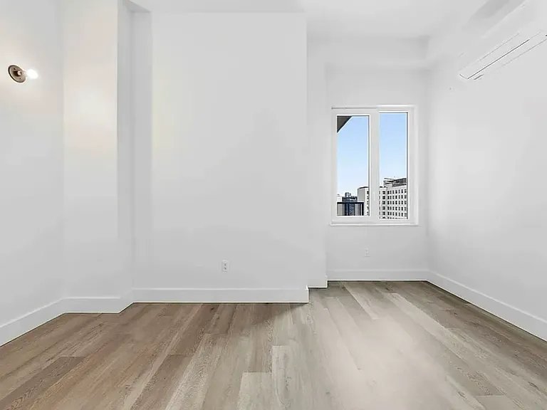 89-25 162nd St #806 — Photo 11