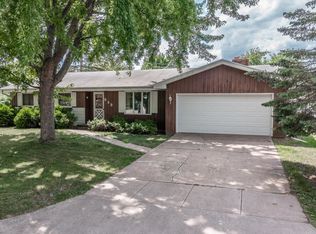 523 N Canterbury Dr, Appleton, WI 54915