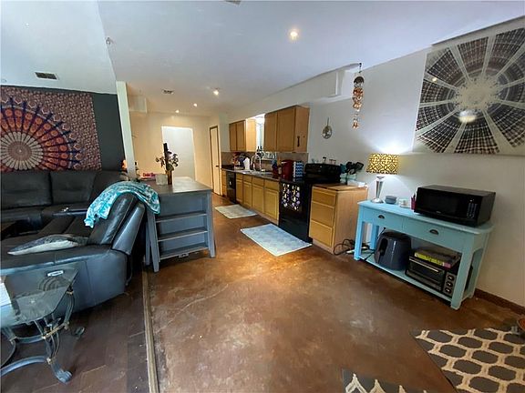 4th image of 5929 Parkview Dr