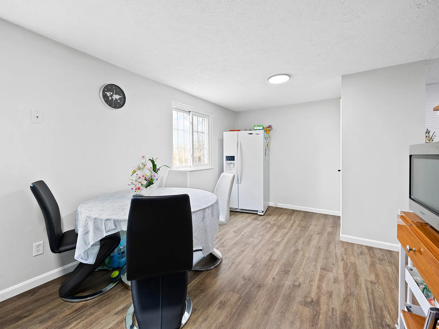 4 bed, 1692 sqft, $2,400 — Photo 2
