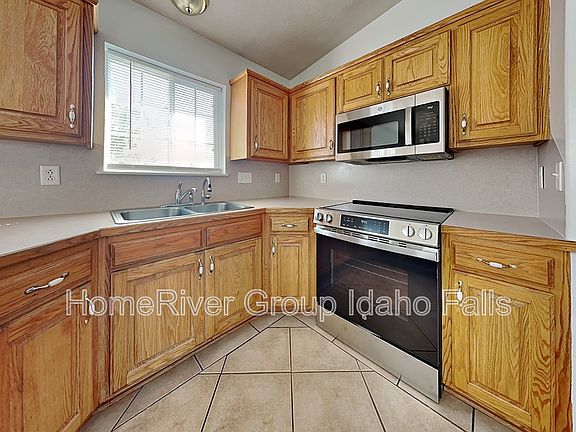 2nd image of 3012 Jackie Ct