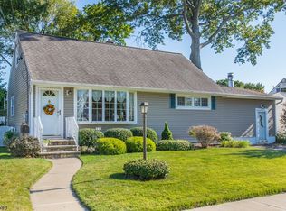 6 Powell Ave, Rochelle Park, NJ 07662