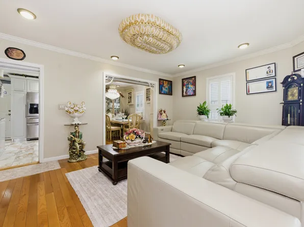 150-22 114th Road image 1 of 20