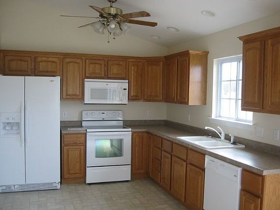 Kitchen w/appliances