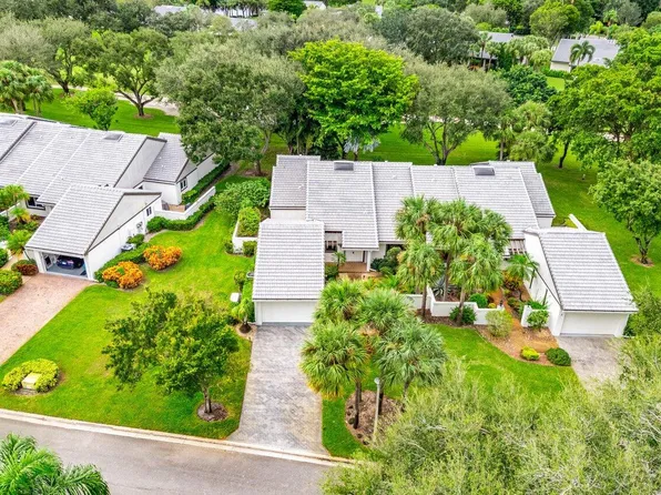 7 Clubhouse Lane, Boynton Beach, FL 33436