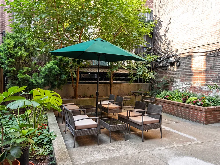 240 E 24th St #4G — Photo 10