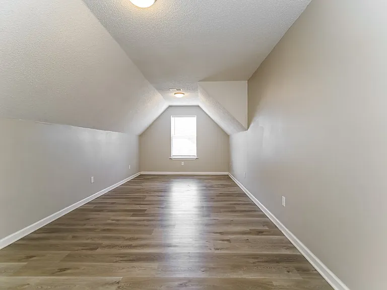 1205 Redbud Ct — Photo 12