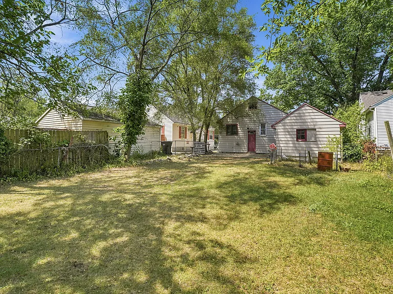 554 Buist St SW — Photo 23