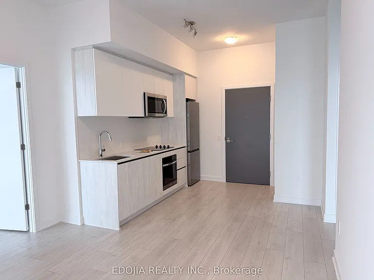 5858 Yonge St #10 — Photo 2