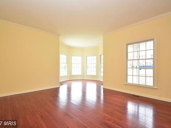 3rd image of 704 Glen Ct