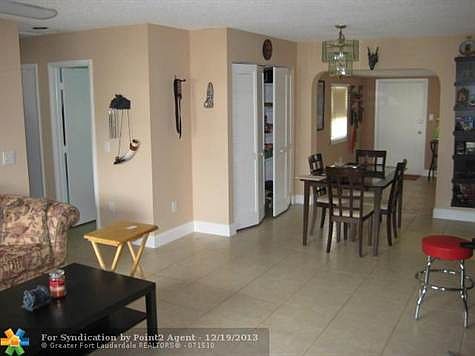 5th image of 10700 NW 80th Ct