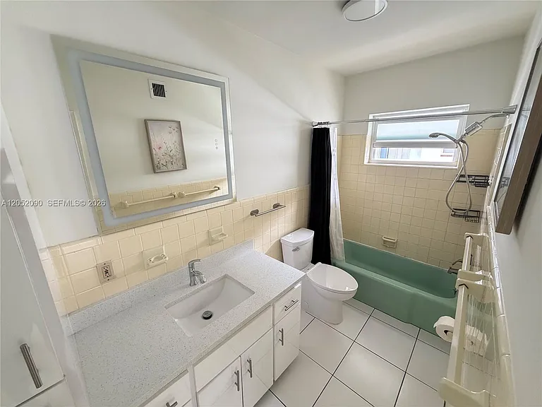 2352 NE 9th St #B — Photo 15