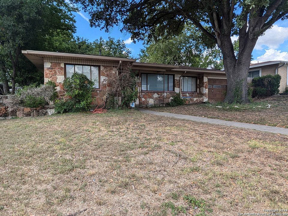 1st image of 534 ADRIAN DR