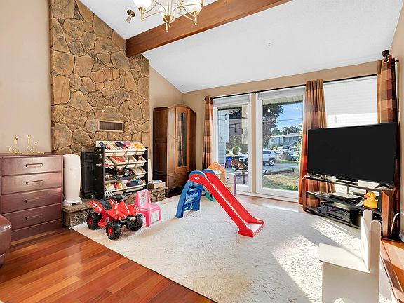 4th image of 46446 Angela Ave