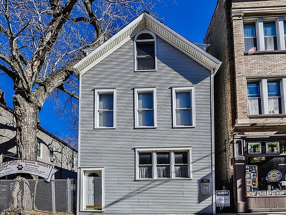 3rd image of 2140 W Belmont Ave #1