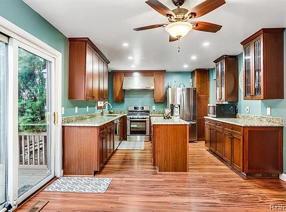 4th image of 38419 Arlingdale Dr