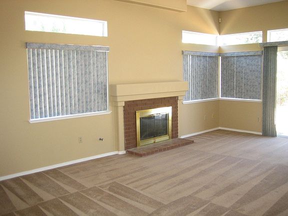 3rd image of 619 Robin Dr