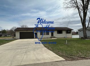 2427 Mallard Dr, Freeport, IL 61032