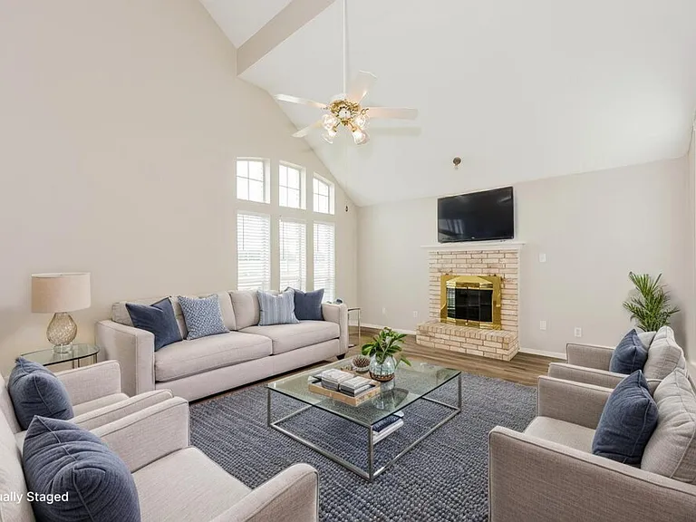 300 Stone Creek Blvd — Photo 4