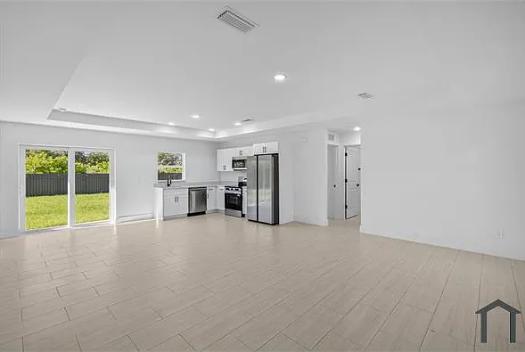 835 Palomino St E — Photo 6