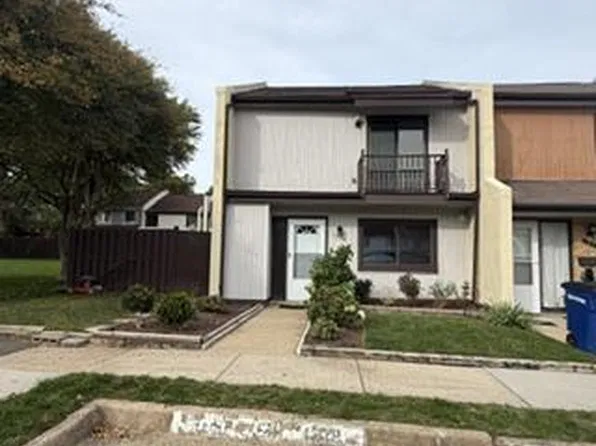 1318 Wexford Ct, Herndon, VA 20170