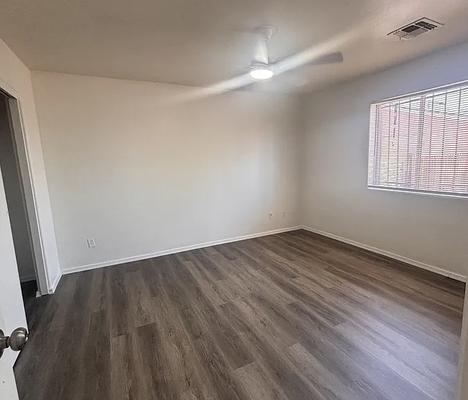 1597 W Mountain View Rd #5 — Photo 9