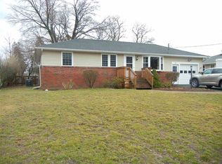 21 Amboy Dr, Colonie, NY 12205