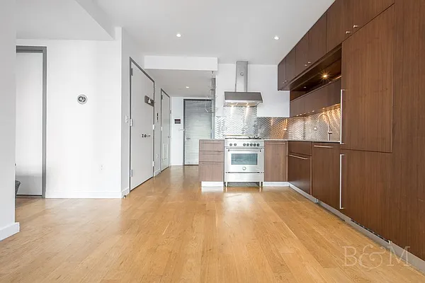 Sold by Brick&Mortar | media 5