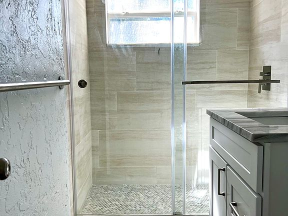 5th image of 420 NE 51st St