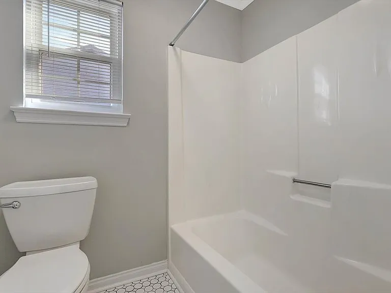 8102 Gladys Ln — Photo 20
