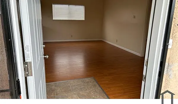 1 bed, 554 sqft, $2,344 — Photo 2