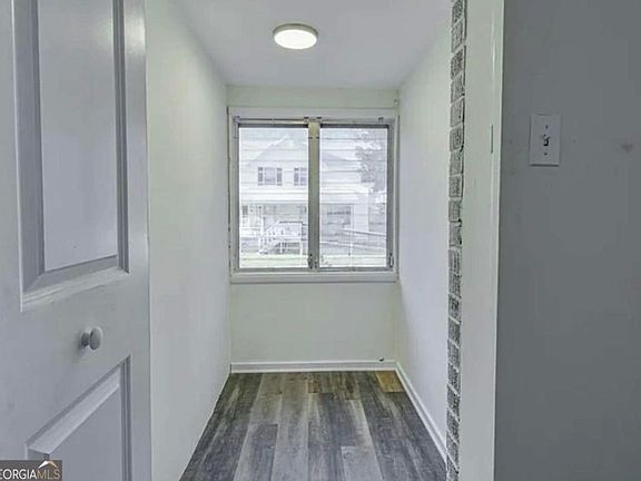 5th image of 23 E Main St