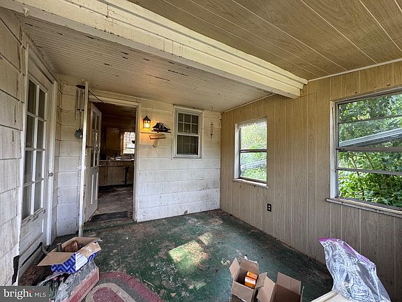 3rd image of 4401 Locust Ln