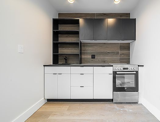 3rd image of 727 De Kalb Ave #5F