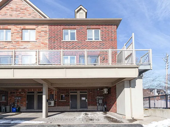 362 Plains Rd E #8, Burlington, ON L7T 0A4