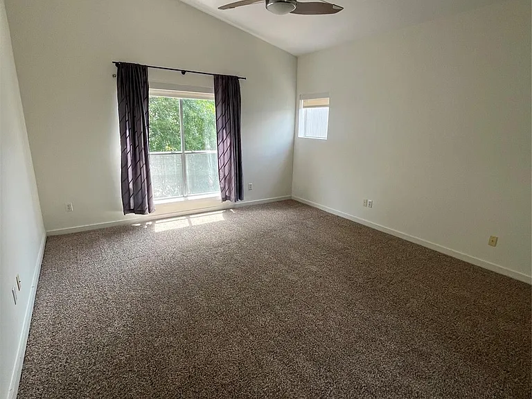 1315 Buckner St — Photo 17