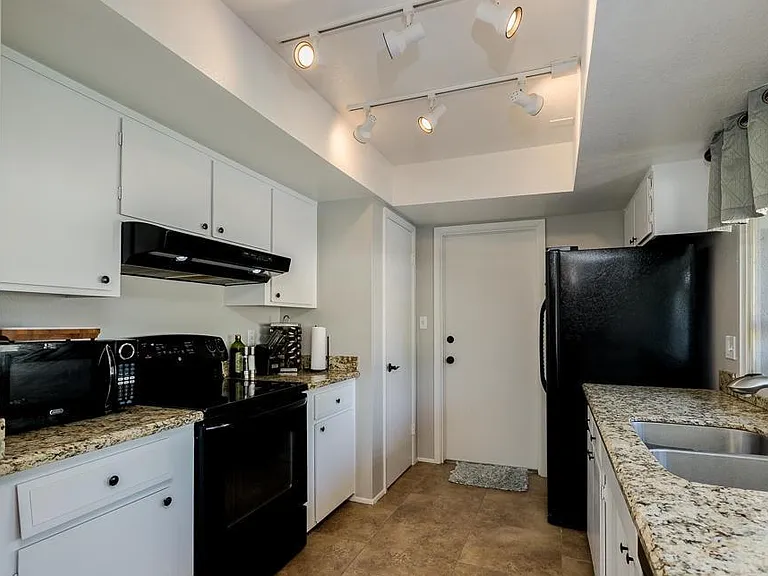 2302 E Loyola Dr — Photo 6