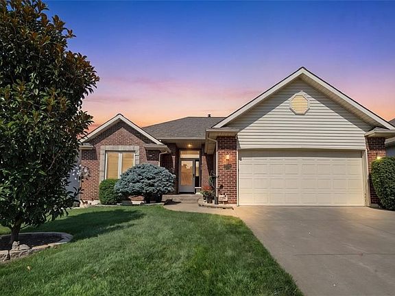 3rd image of 3228 S Cardinal Ct