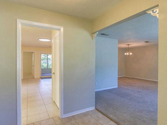 3rd image of 62 Carrolwood Cir