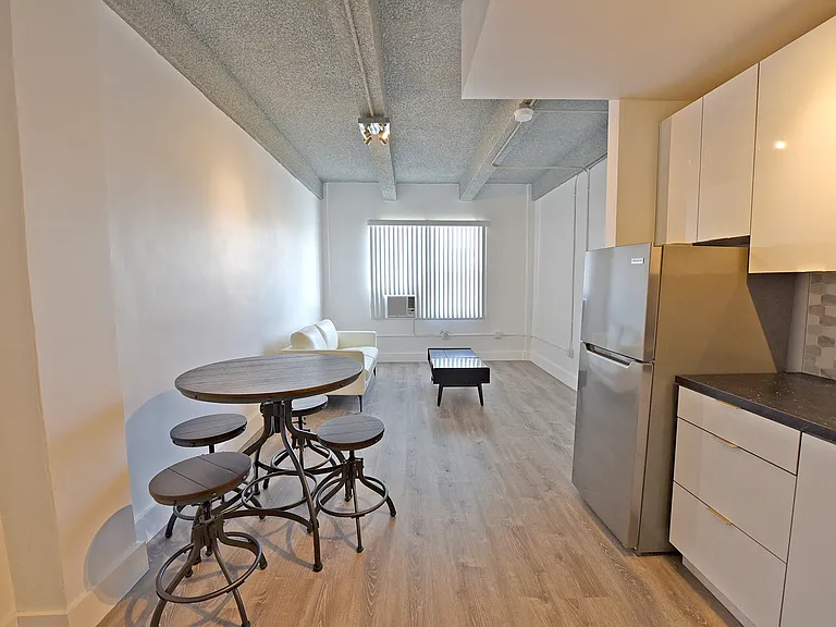 Edwards Apartments — Photo 6