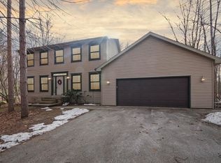 2536 E Pineoak Ct, Midland, MI 48642