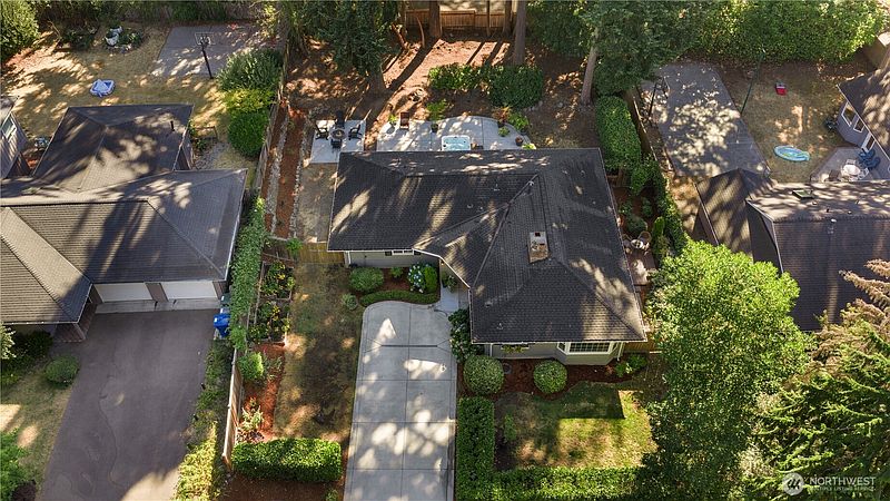 5th image of 2422 126th Avenue NE