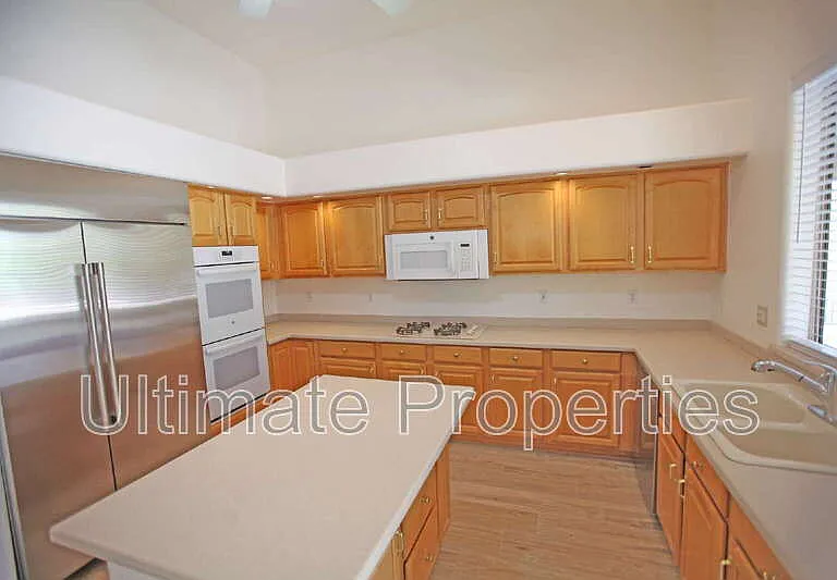 13872 E Kalil Dr — Photo 6
