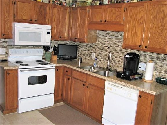 5th image of 107 Lantern Ln