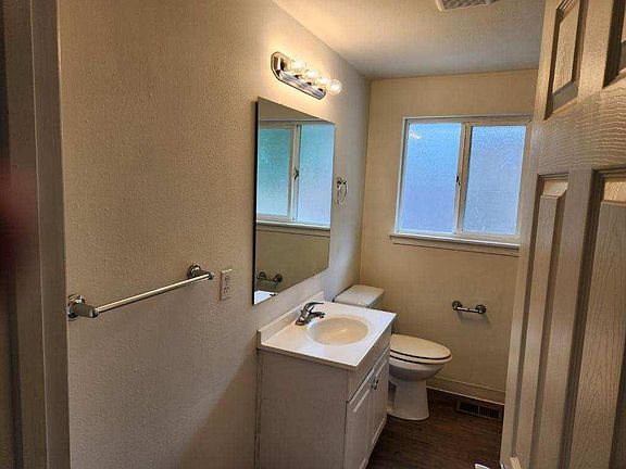 5th image of 218 169th St E Unit B